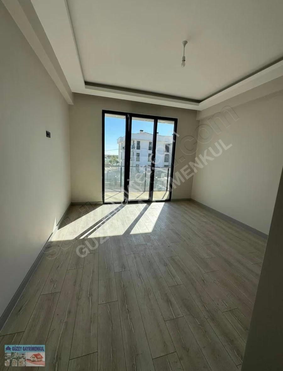 Göl Manzaralı Eşsiz Villa - Görsel 23