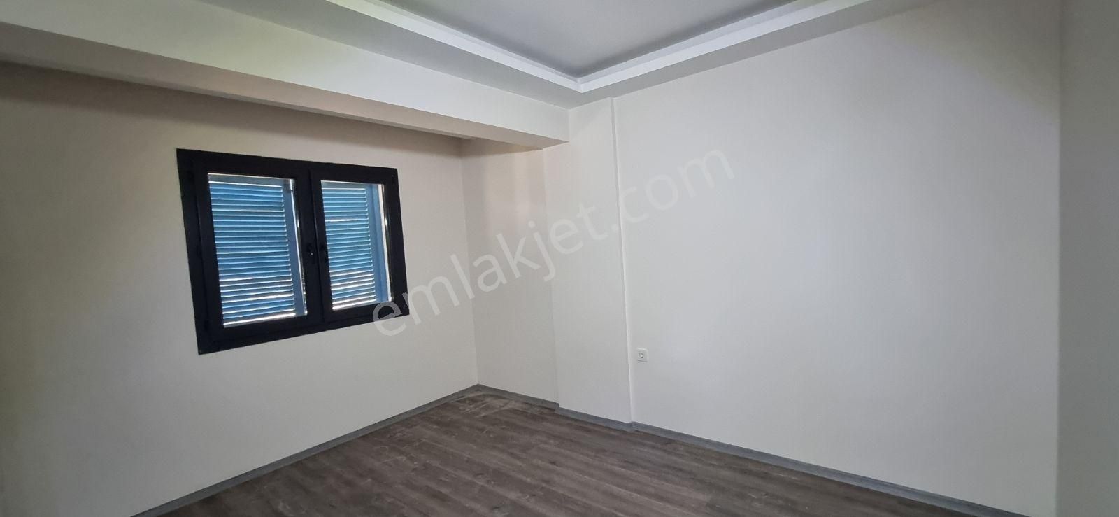 Yenifoça'da Satılık Havuzlu Sitede Geniş 4+1 Tripleks Villa - Görsel 19
