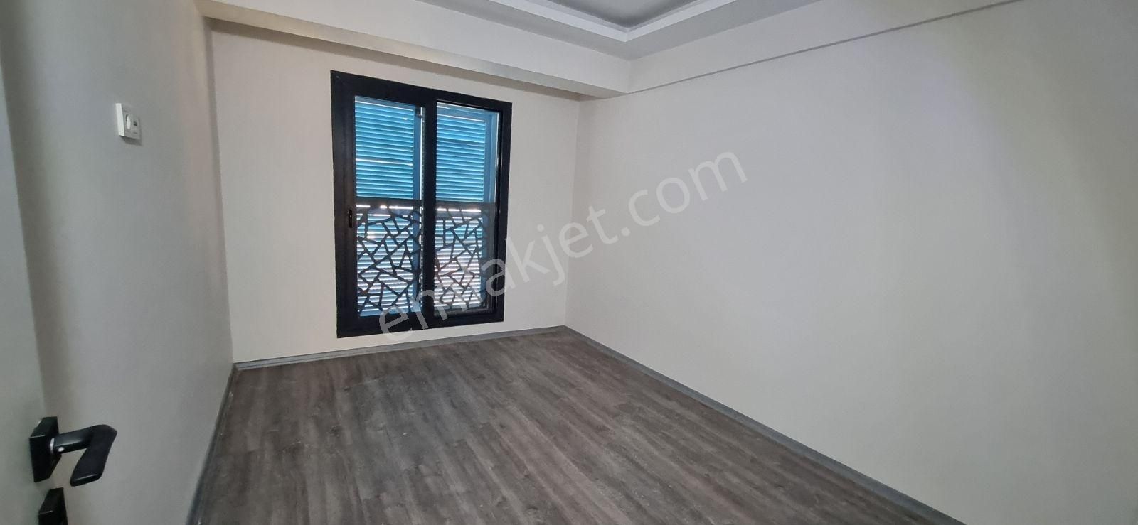 Yenifoça'da Satılık Havuzlu Sitede Geniş 4+1 Tripleks Villa - Görsel 25