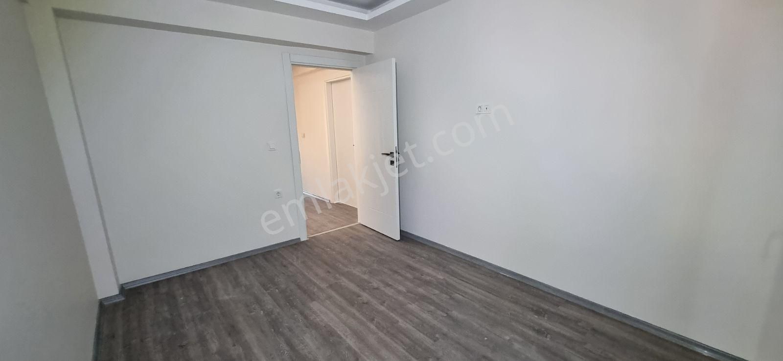 Yenifoça'da Satılık Havuzlu Sitede Geniş 4+1 Tripleks Villa - Görsel 27