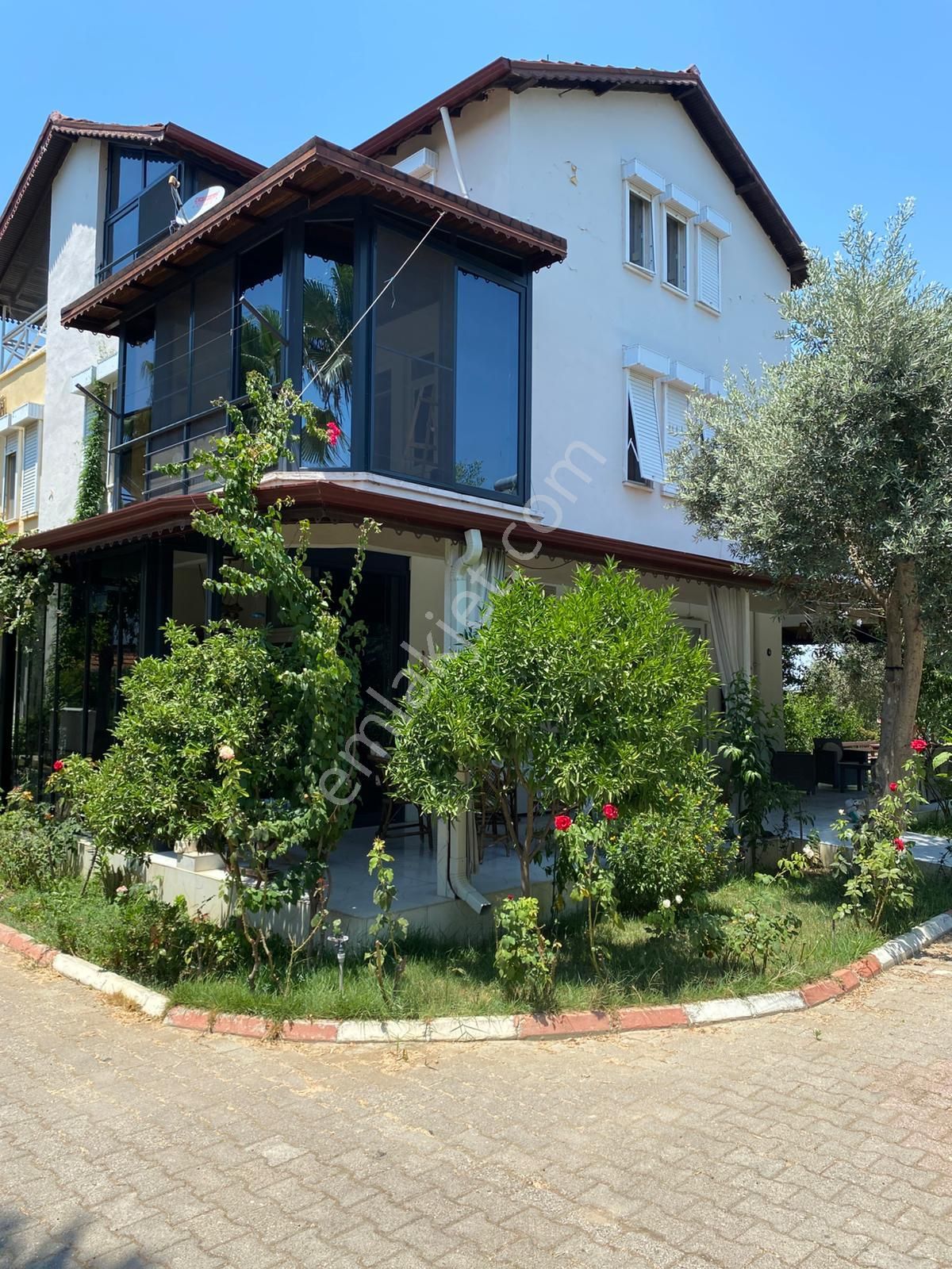 İktisat Emlak'dan Serik Kadriye'de Siteiçi 4+1 225m2 Havuzlu Güvenlikli Triplex Villa