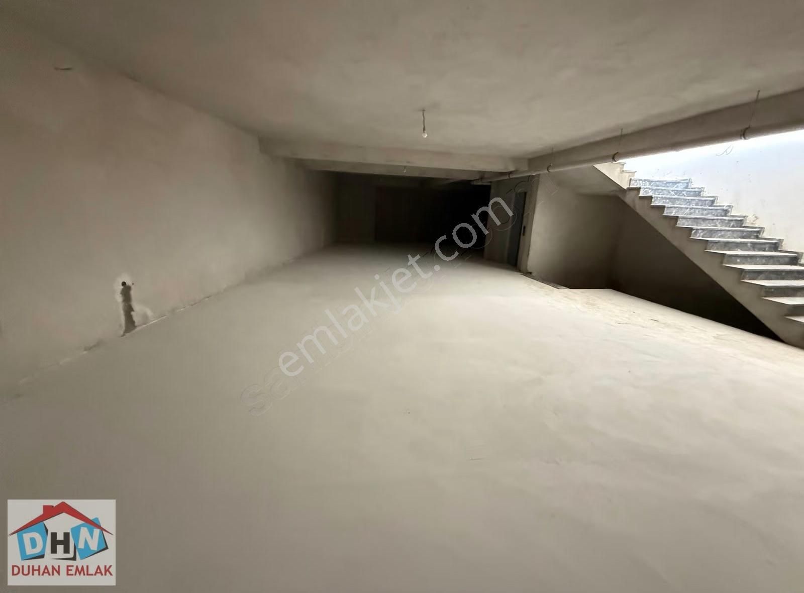 Yalova Duhan Emlak'tan 5 Katlı 800 M2 Plaza