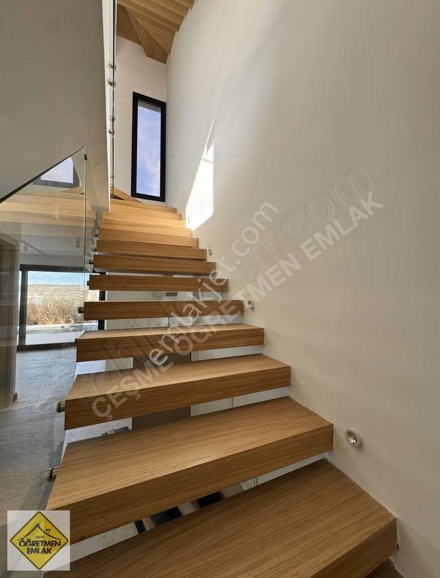 Çeşme Çiftlikköy'de Muhteşem Deniz Manzaralı Görmeye Değer Villa - Görsel 19