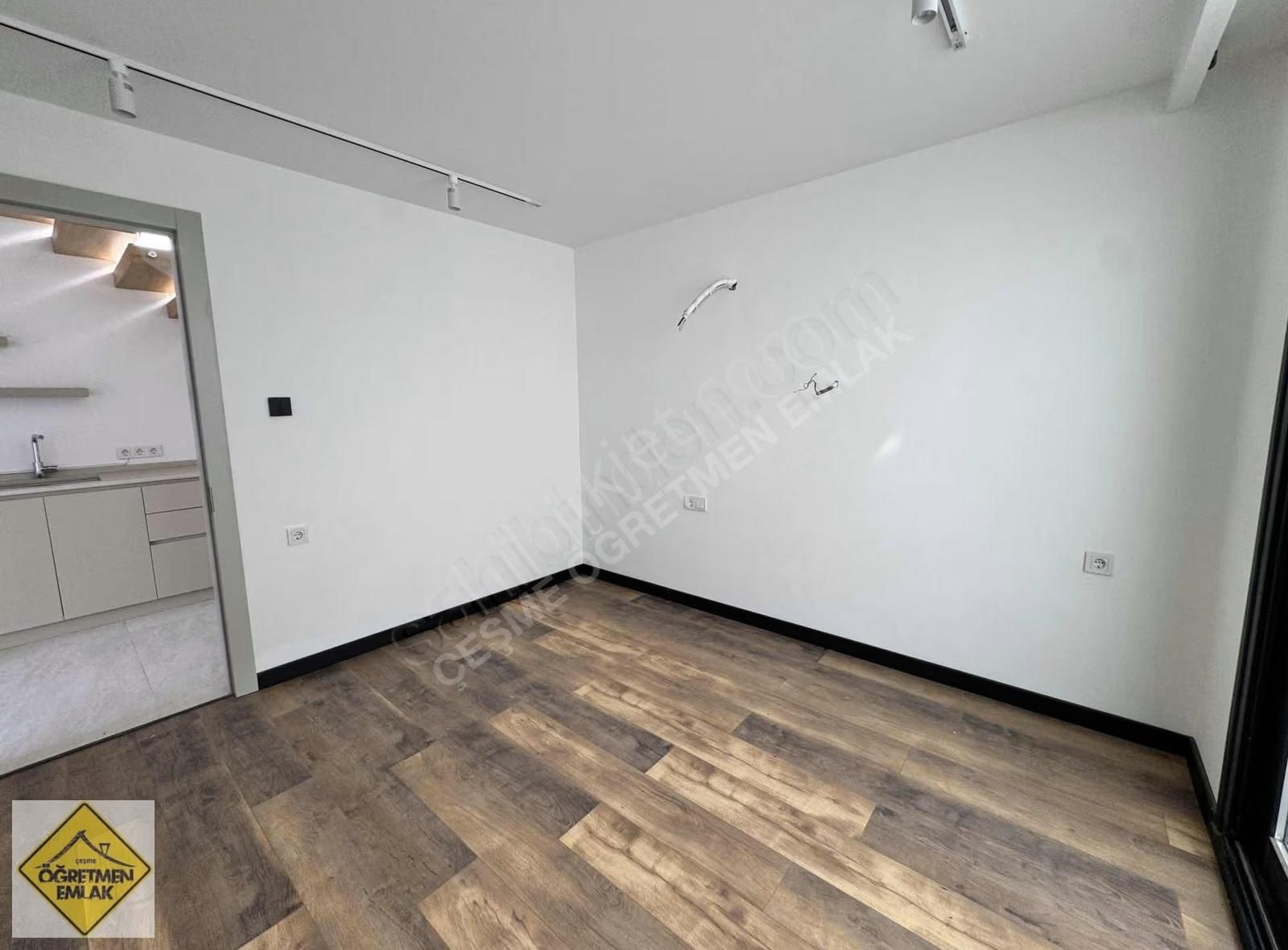 Çeşme Çiftlikköy'de Muhteşem Deniz Manzaralı Görmeye Değer Villa - Görsel 26