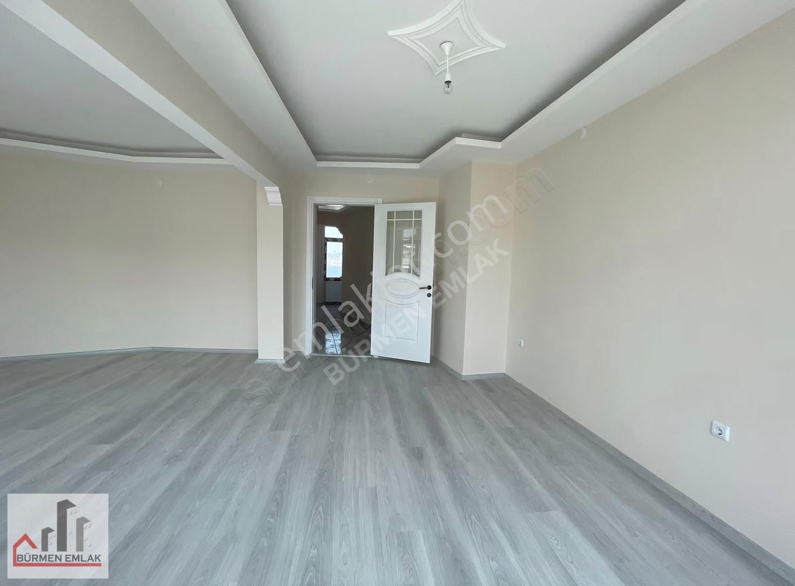 Bürmen'den Hatay Caddesi Renklide Deniz Manzaralı 2+1 Bakımlı - Görsel 11