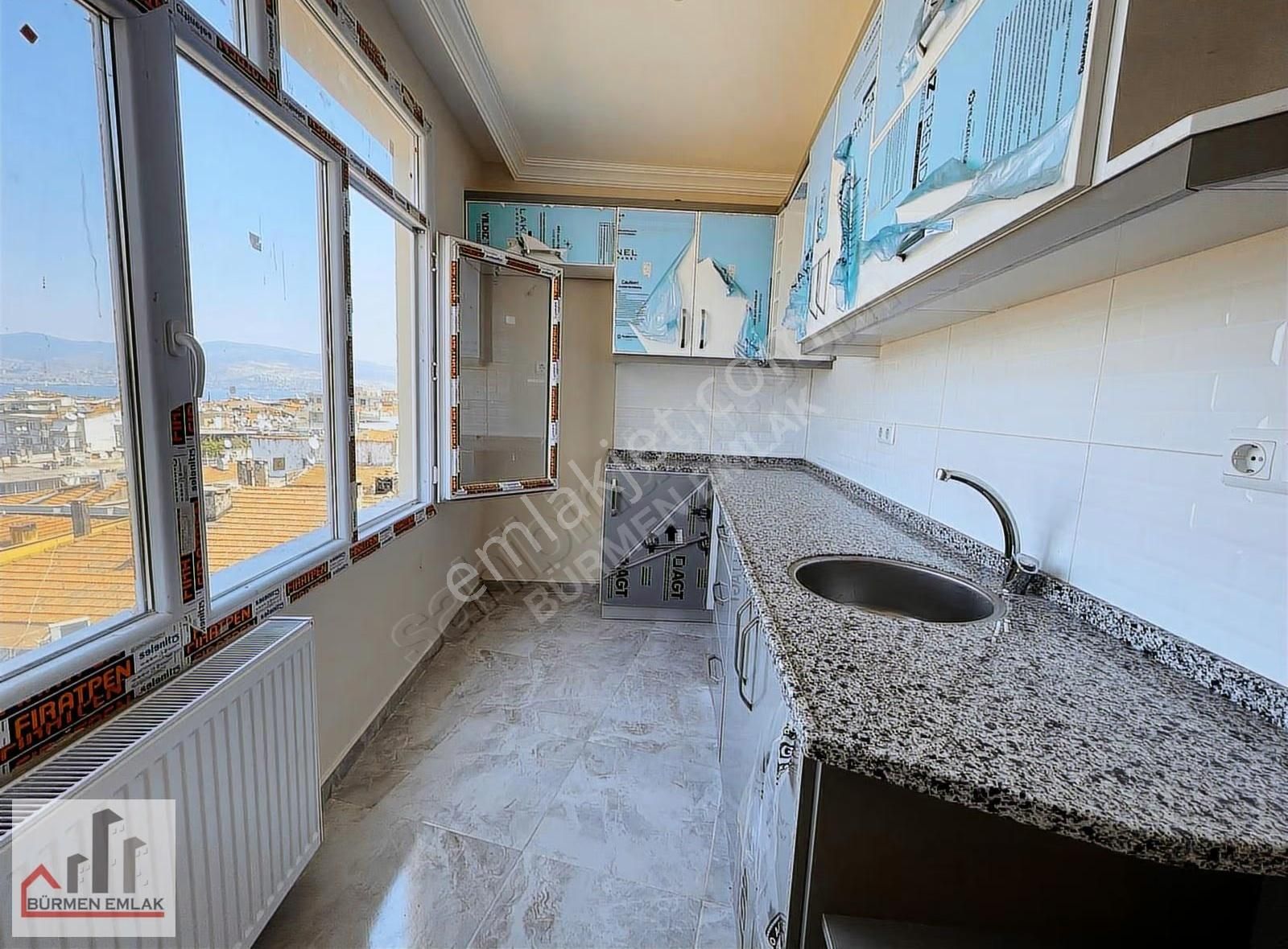 Bürmen'den Hatay Caddesi Renklide Deniz Manzaralı 2+1 Bakımlı - Görsel 16