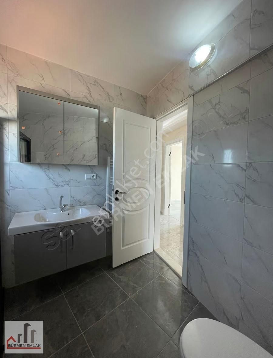 Bürmen'den Hatay Caddesi Renklide Deniz Manzaralı 2+1 Bakımlı - Görsel 15