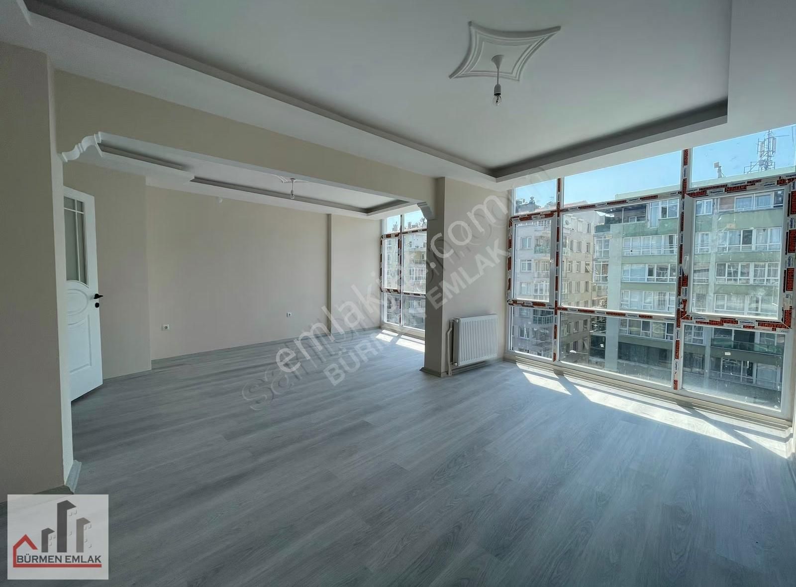 Bürmen'den Hatay Caddesi Renklide Deniz Manzaralı 2+1 Bakımlı - Görsel 6