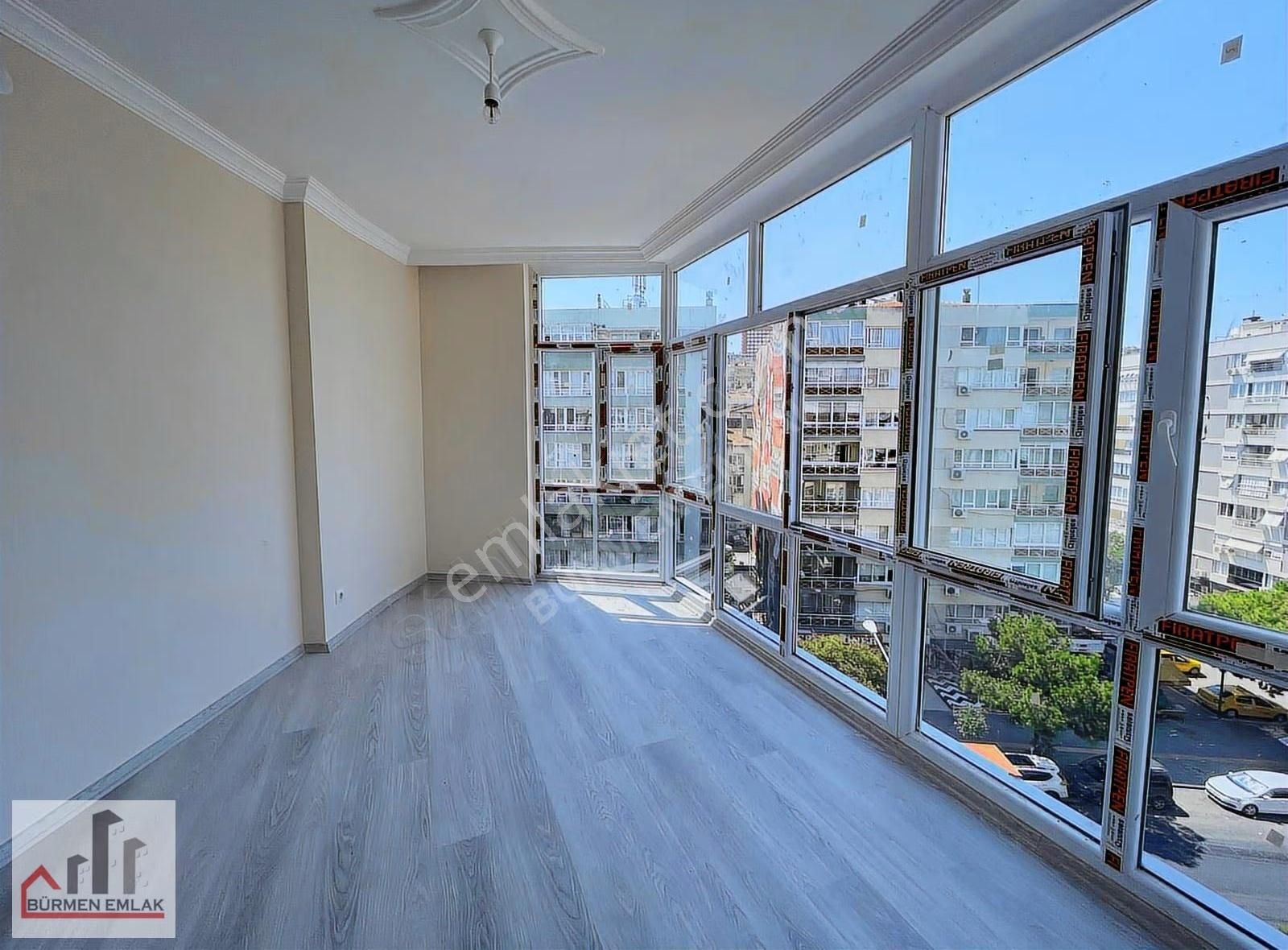 Bürmen'den Hatay Caddesi Renklide Deniz Manzaralı 2+1 Bakımlı - Görsel 8