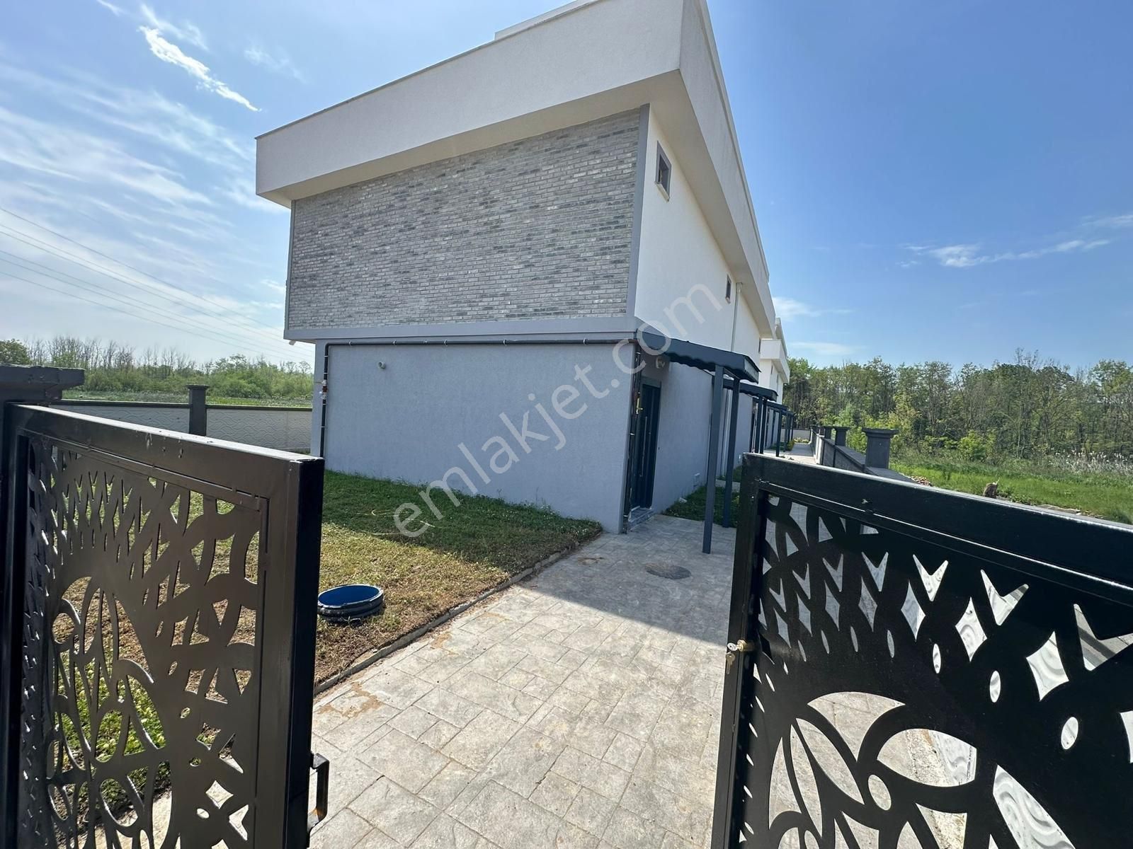 Karasu Aziziye Mah. Site İçi 2+1 Müstakil Bahçe Kullanımlı Köşe Konumda Satılık Sıfır Villa - Görsel 17