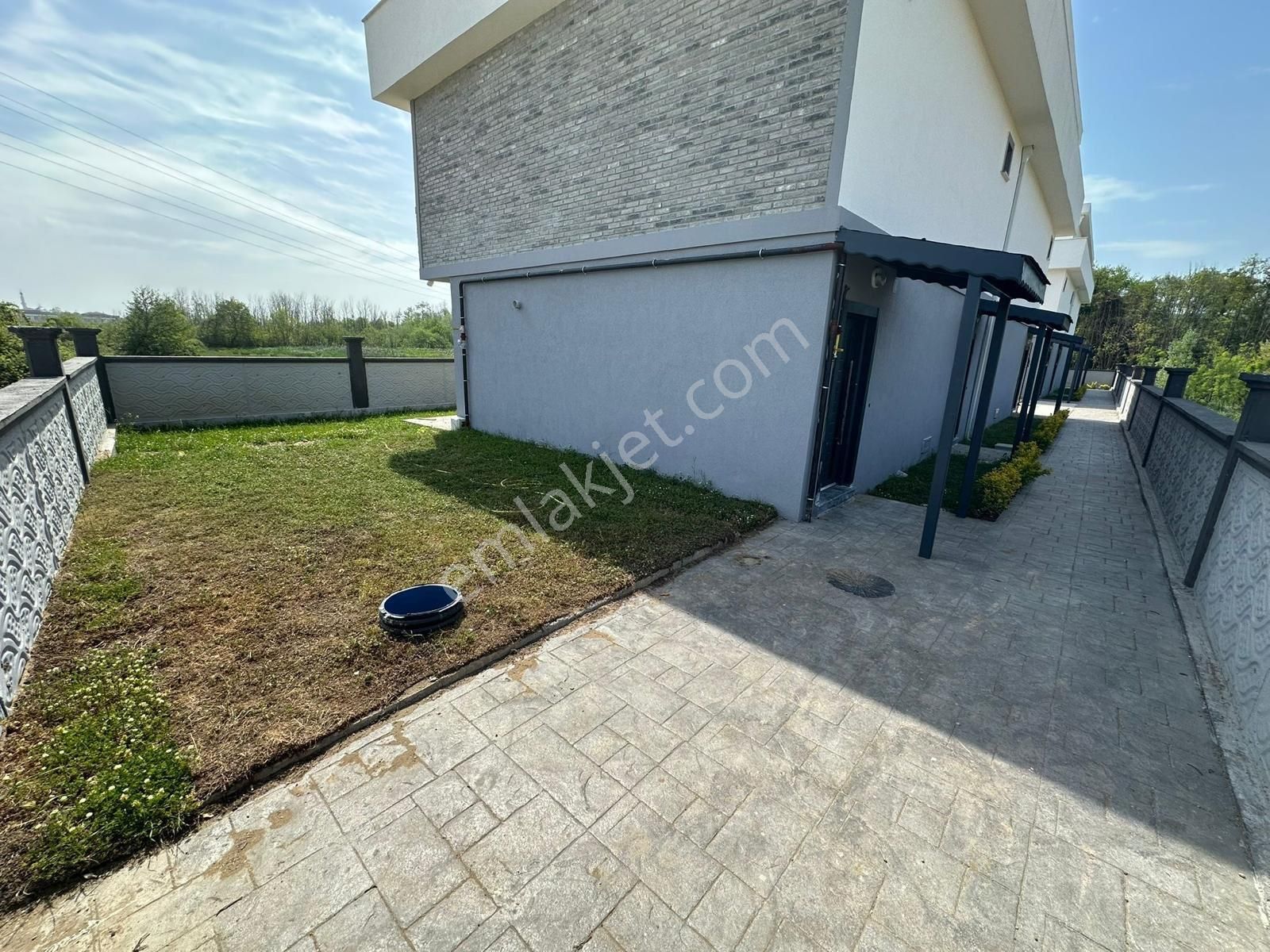 Karasu Aziziye Mah. Site İçi 2+1 Müstakil Bahçe Kullanımlı Köşe Konumda Satılık Sıfır Villa - Görsel 2