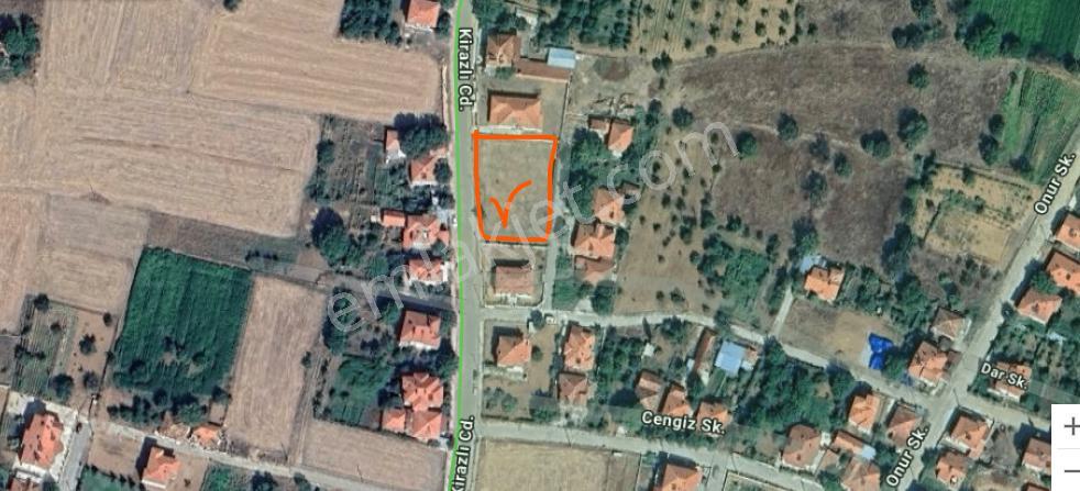 Egenin Sakin İlçesi Sivaslı Da Villalık Arsa