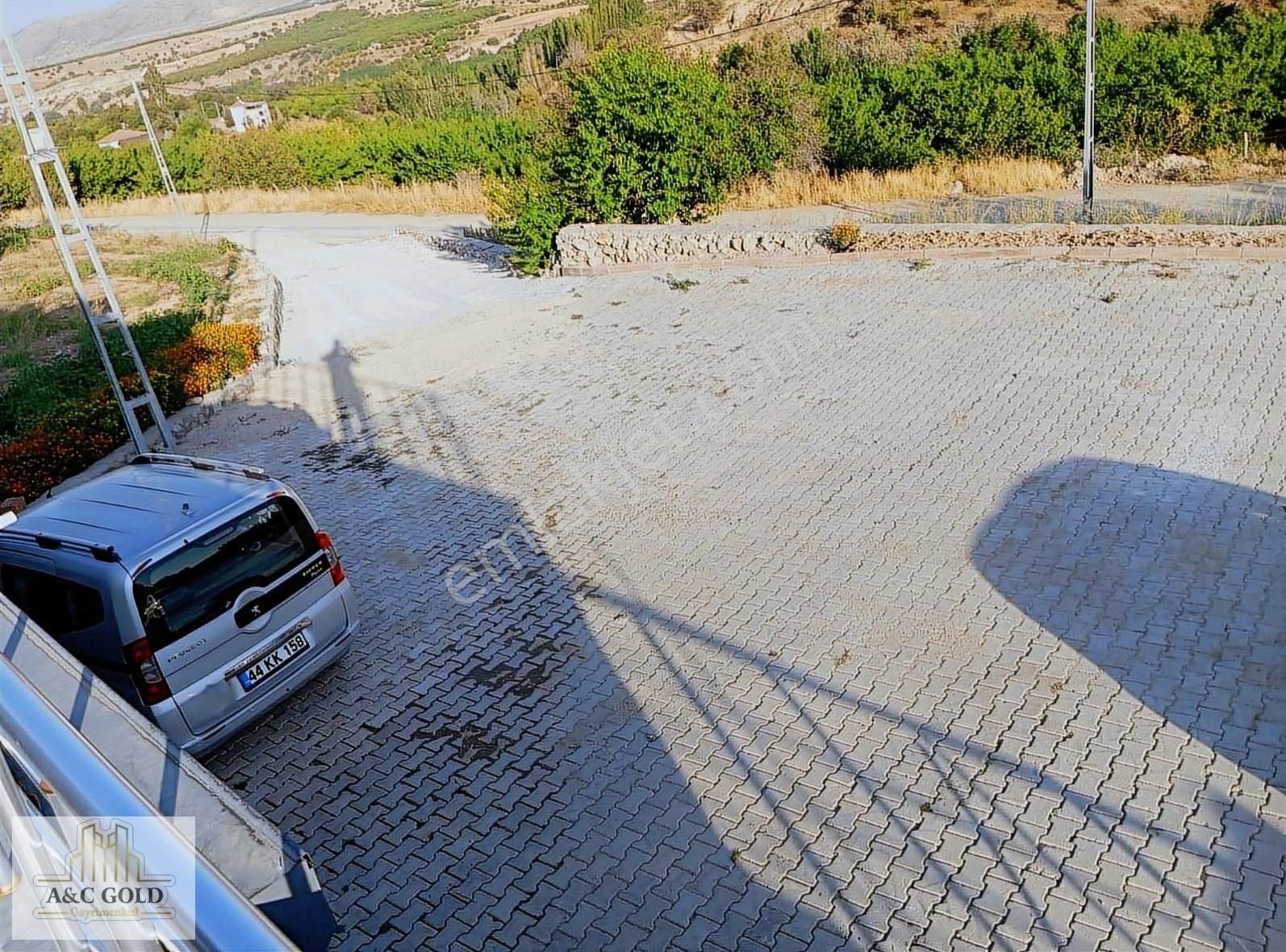 Satılık Çiftlik Evi 40 Dönüm Arazi Ve Kayısı Ağaçlı 0 Daire - Görsel 19