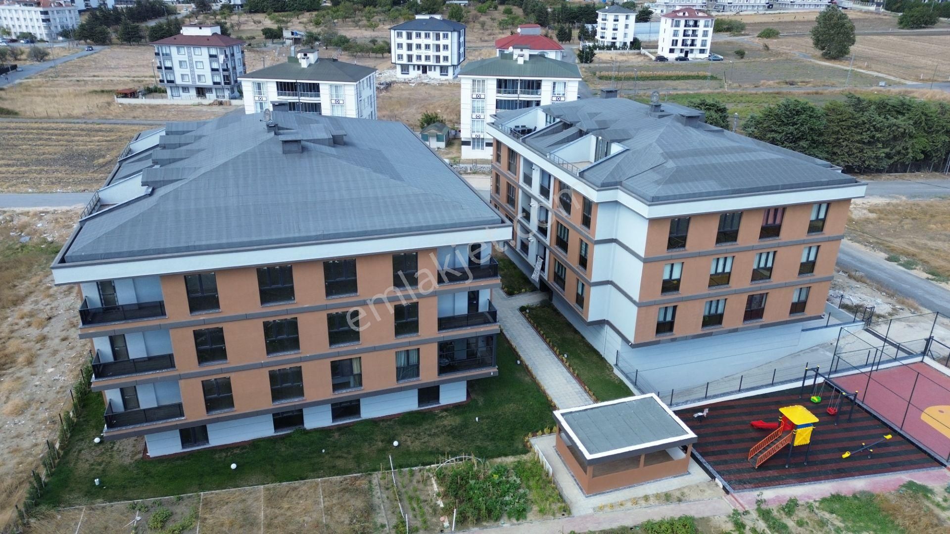 Yatırımlık Ve Oturuma Hazır, Geniş Metrajlı 3+1 Satılık Daire