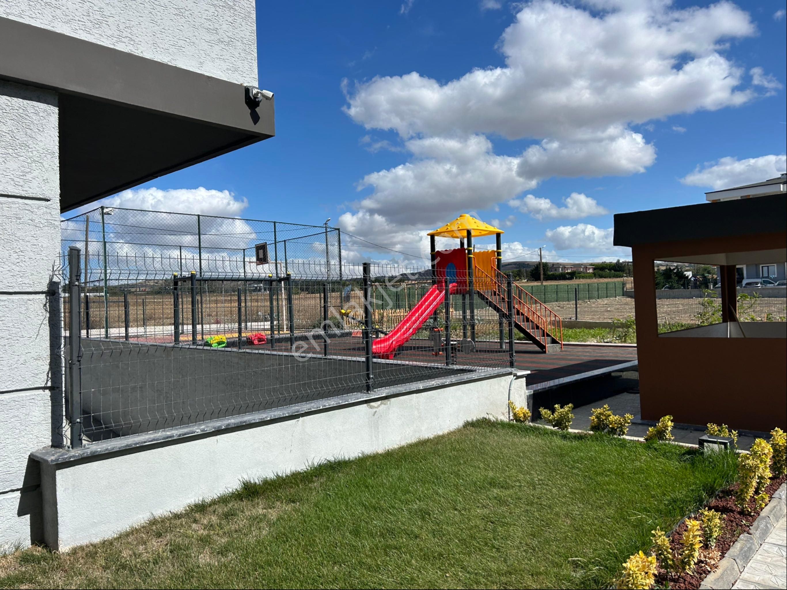 Yatırımlık Ve Oturuma Hazır, Geniş Metrajlı 3+1 Satılık Daire - Görsel 5