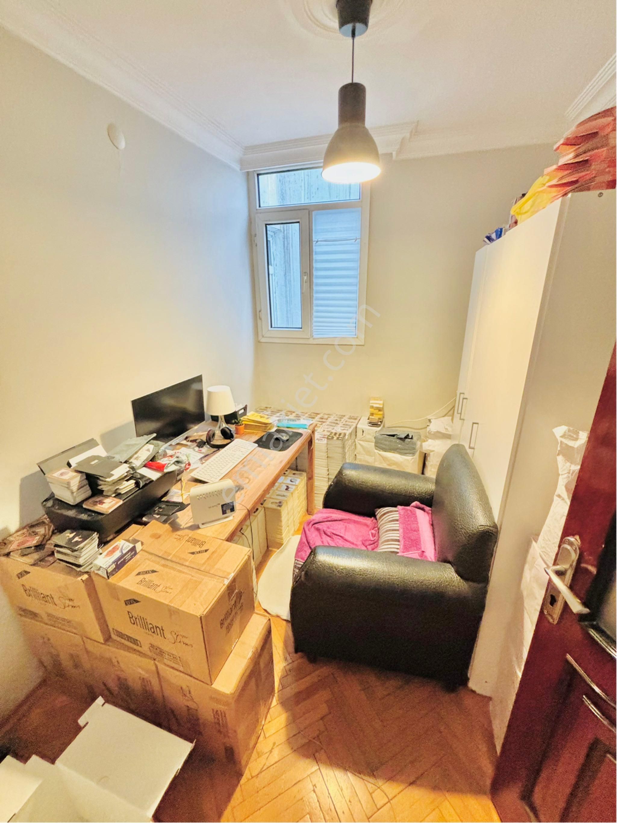 İzmir Hatay’da Tablo Gibi Bir Manzaraya Sahip 3+1 Merkezi Konumda Satılık Daire - Görsel 9