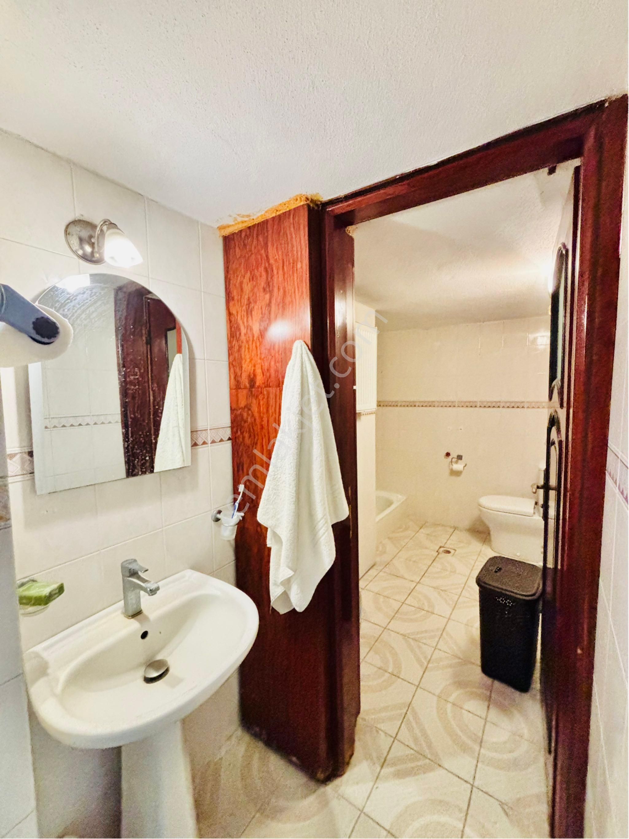 İzmir Hatay’da Tablo Gibi Bir Manzaraya Sahip 3+1 Merkezi Konumda Satılık Daire - Görsel 6