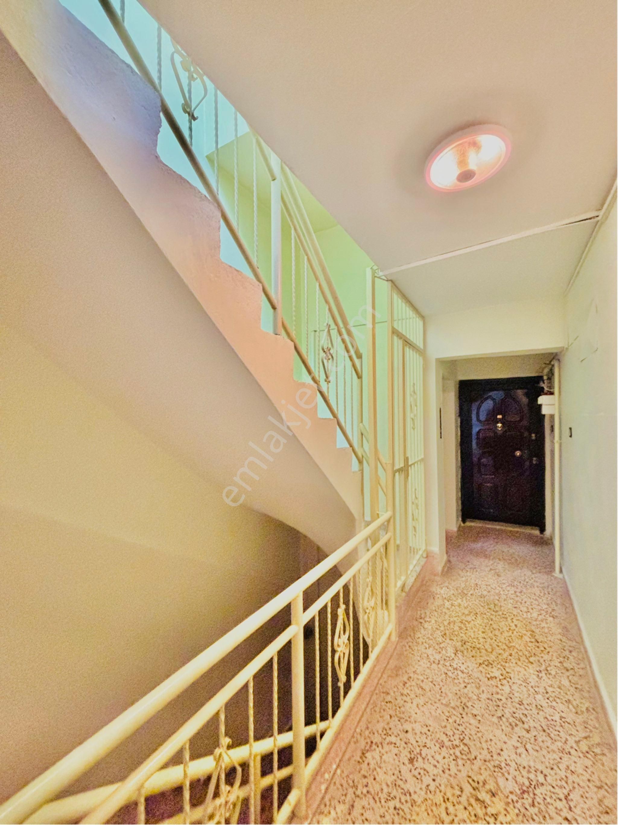 İzmir Hatay’da Tablo Gibi Bir Manzaraya Sahip 3+1 Merkezi Konumda Satılık Daire - Görsel 20