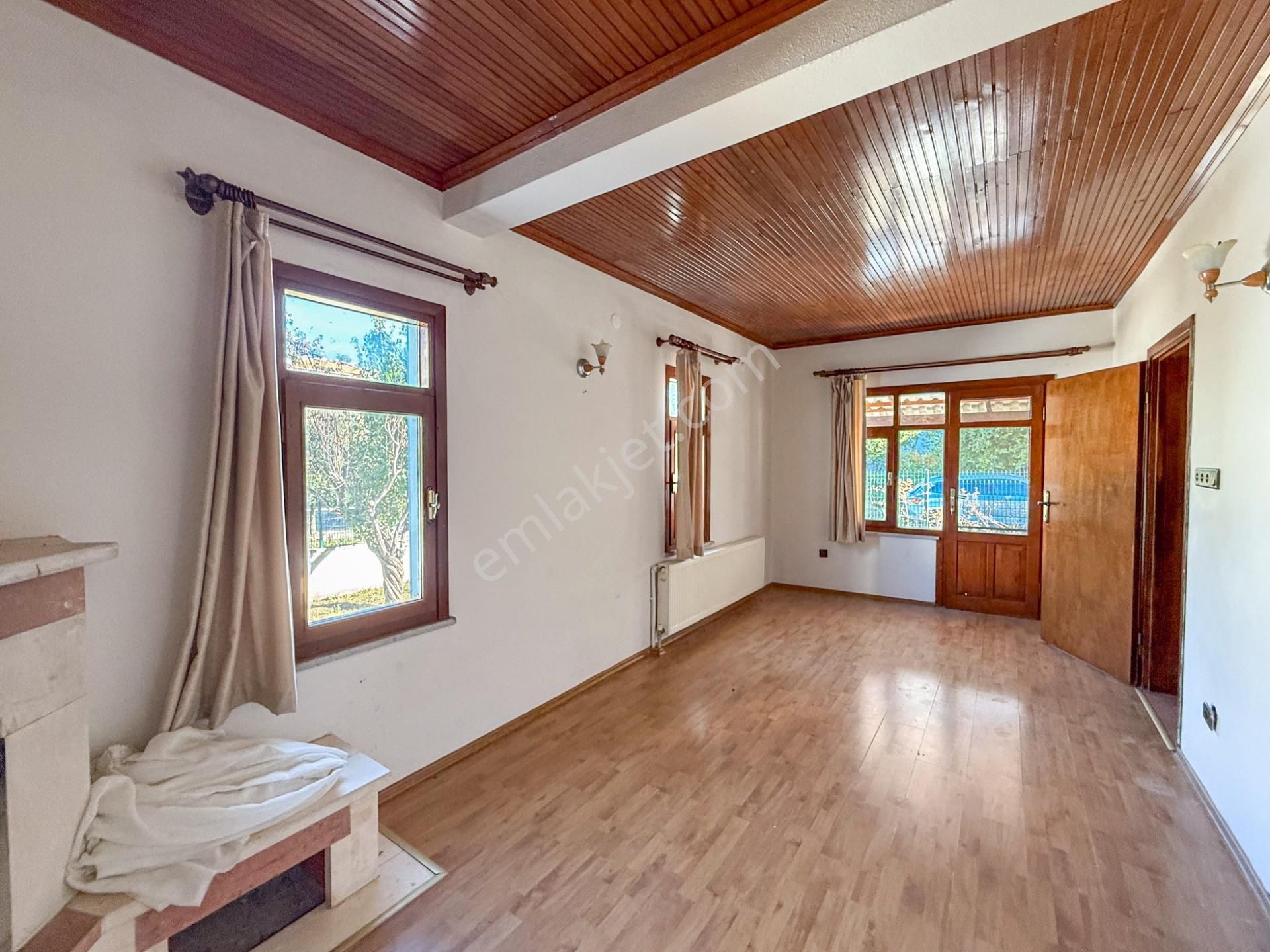 Kumbağ Merkezde Satılık 3+1 Villa Ve 300 M2 İmarlı Arsası - Görsel 7