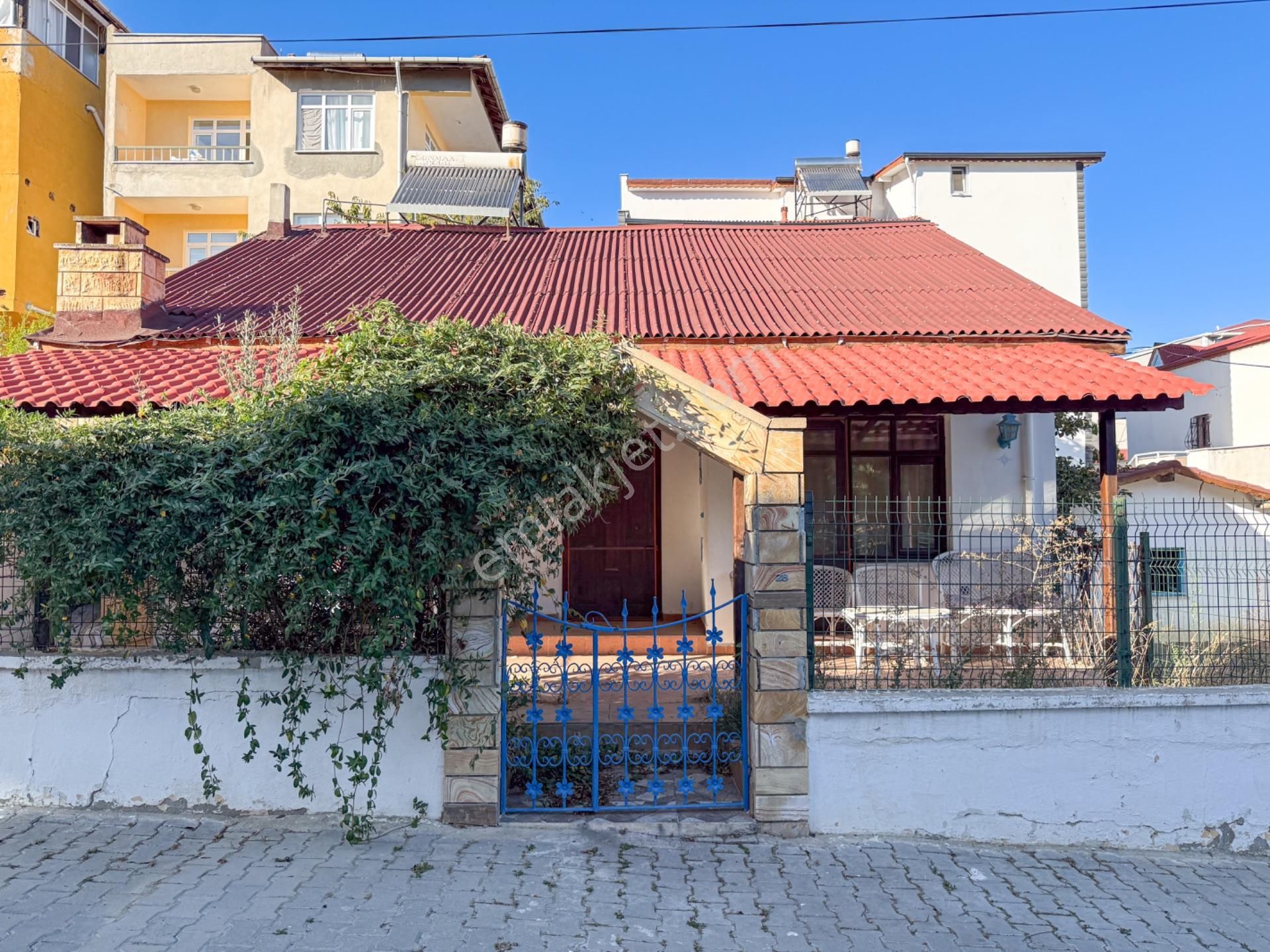 Kumbağ Merkezde Satılık 3+1 Villa Ve 300 M2 İmarlı Arsası