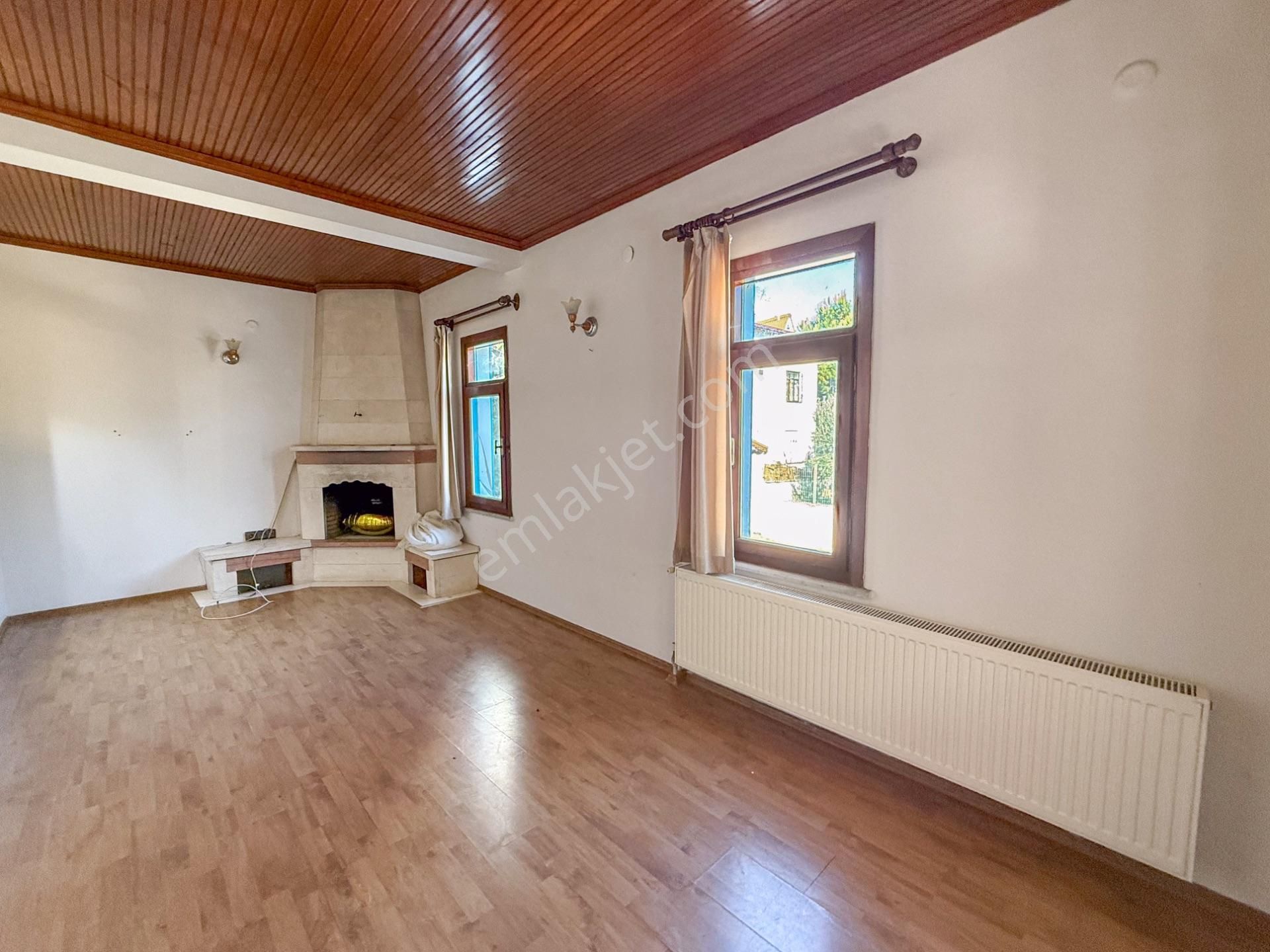 Kumbağ Merkezde Satılık 3+1 Villa Ve 300 M2 İmarlı Arsası - Görsel 5