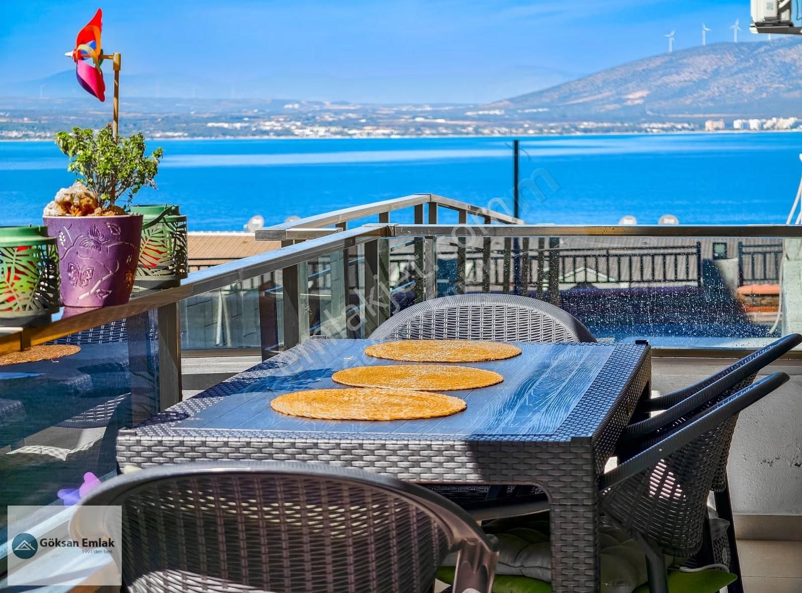 Ege Yıldızı Sitesinde Satılık Deniz Manzaralı Daire