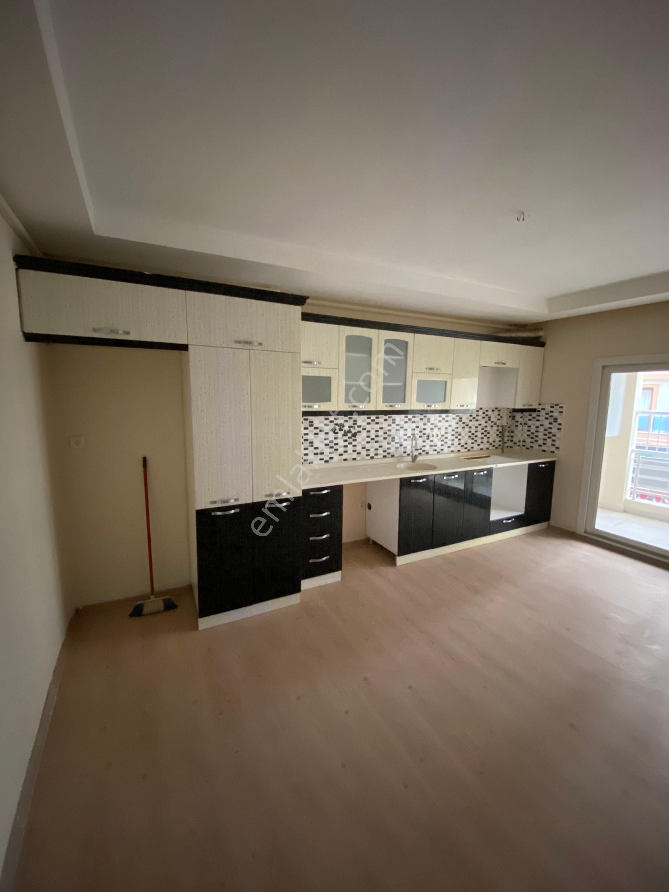 Yenicami Mahallesinde 3+1 Geniş Satılık Daire - Görsel 3