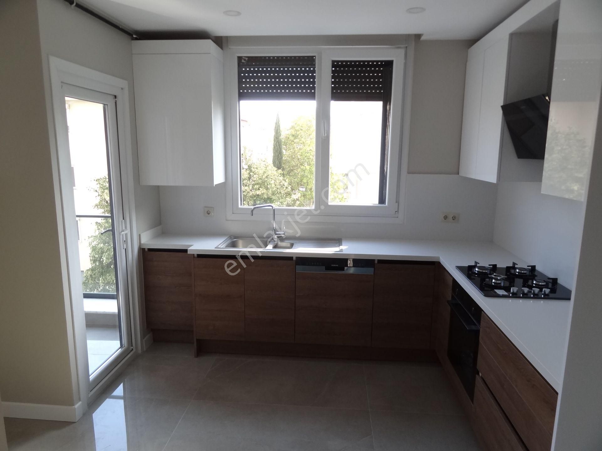 Bostancı Merkez Kombili Ebeveynli Balkonlu Sıfır Fırsat Satılık Daire 3+1,140m2 - Görsel 12