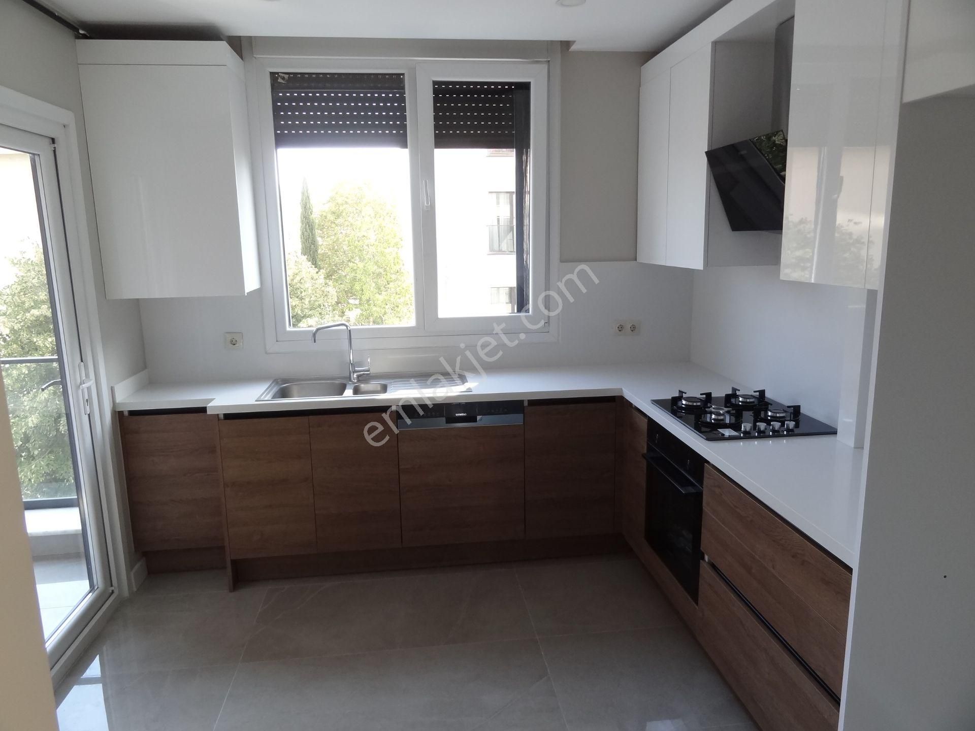 Bostancı Merkez Kombili Ebeveynli Balkonlu Sıfır Fırsat Satılık Daire 3+1,140m2 - Görsel 10