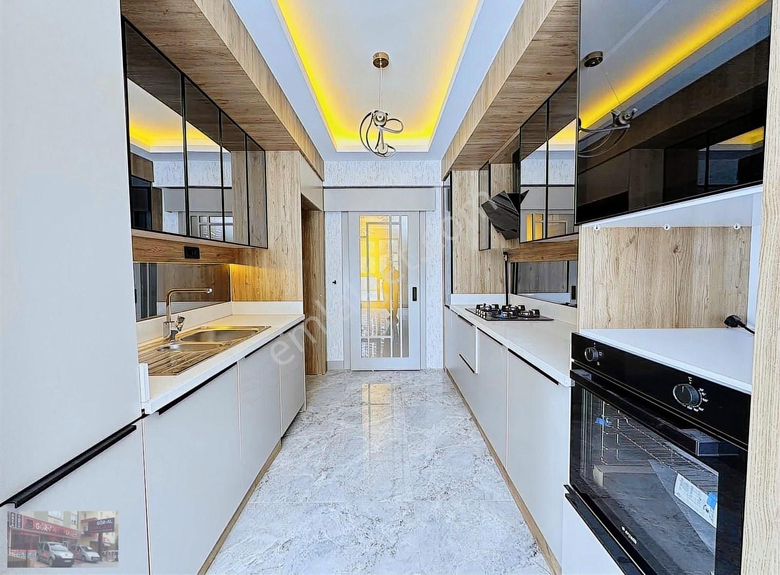 Susuzda Kapalı Otoparklı Sıfır 4+1 - Görsel 18