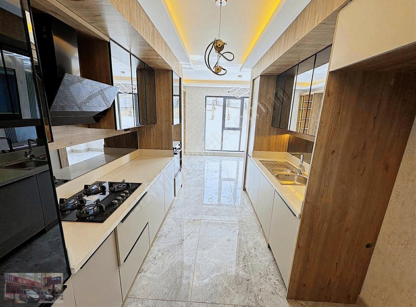 Susuzda Kapalı Otoparklı Sıfır 4+1 - Görsel 19