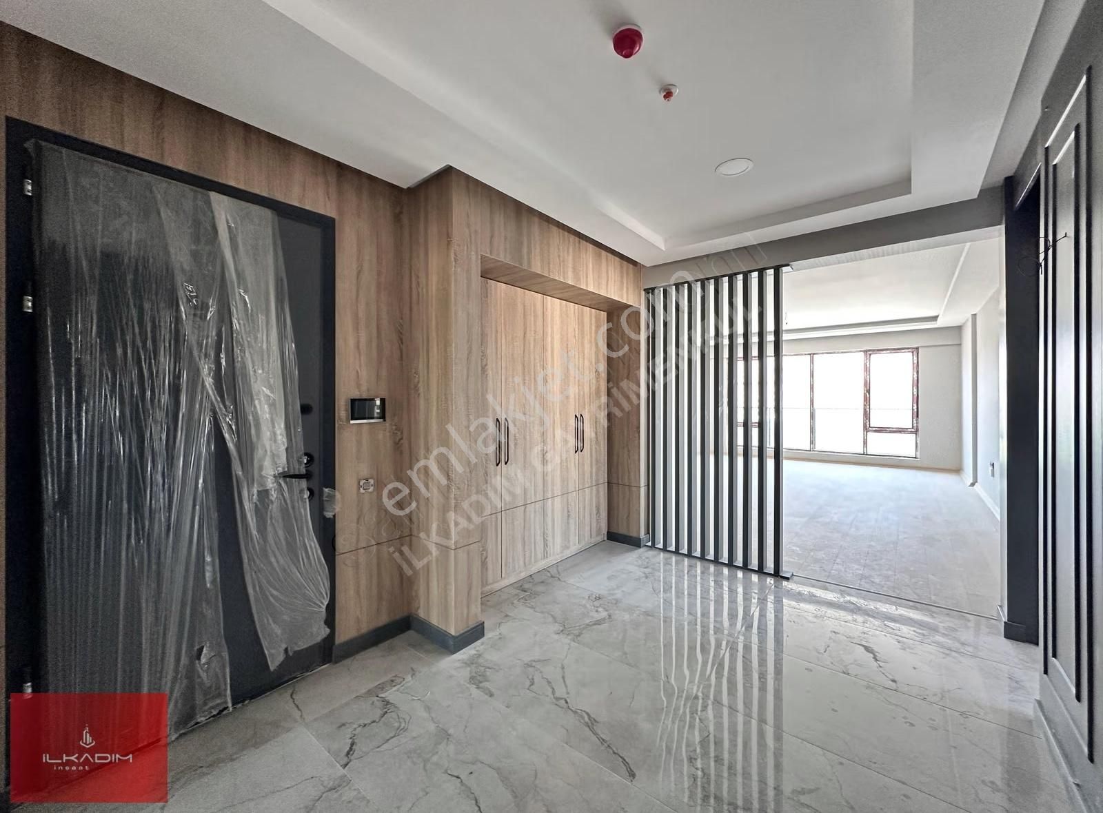 İlkadımdan Ovacıkta Bulvarda Yerden Isıtmalı Ada Mutfaklı 5+1 - Görsel 2