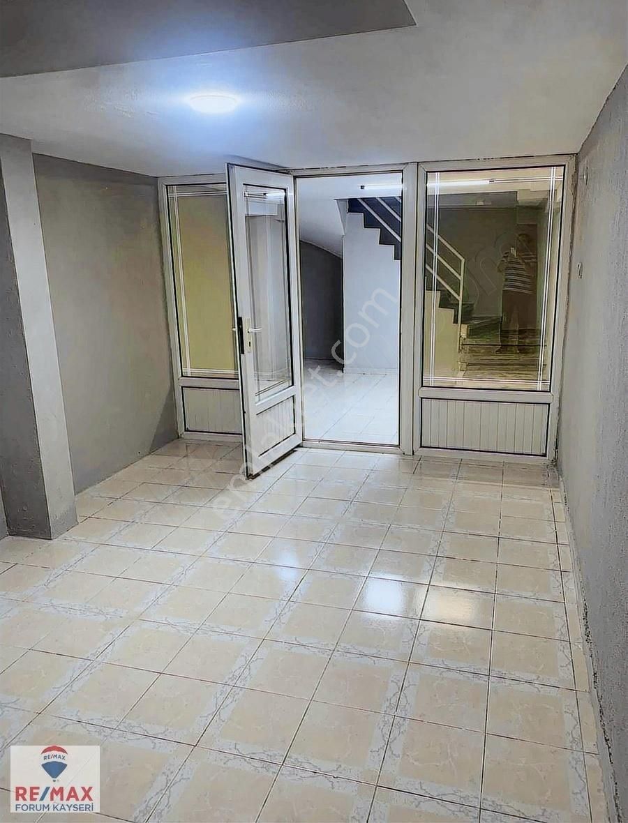 İstasyon Caddesinde İçi Yapılı Mobilyalı Bodrumlu Dükkan - Görsel 9