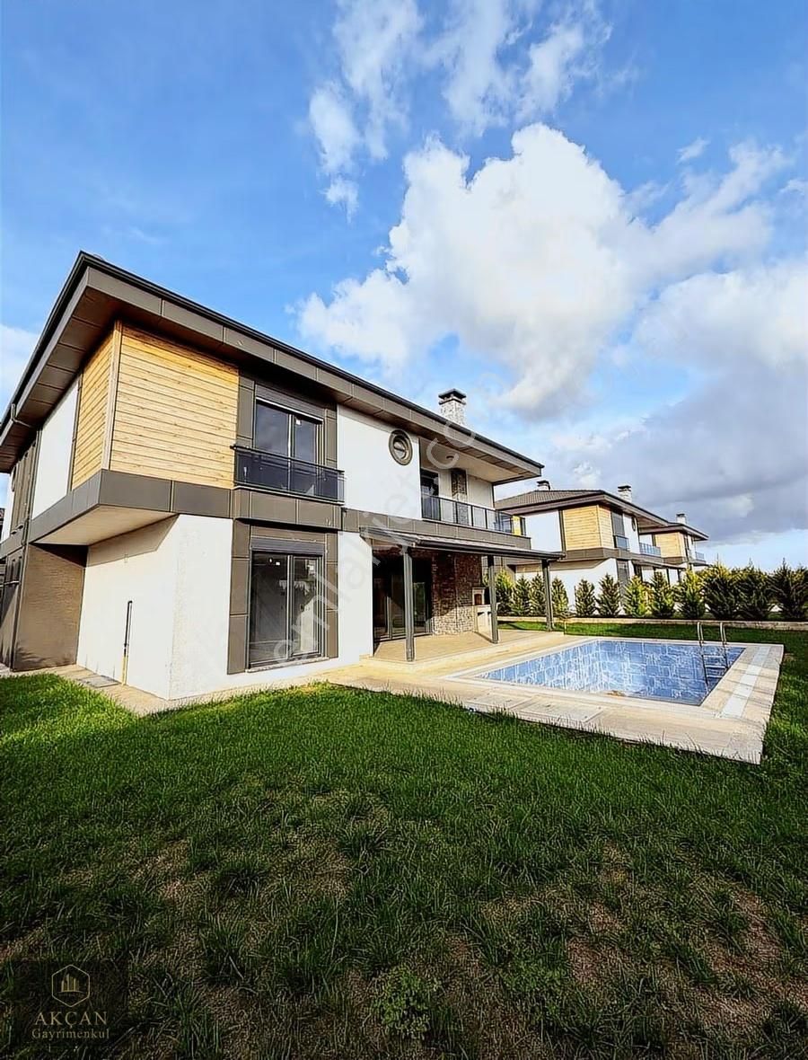 Selimpaşa'da Modern Mimari,geniş Arsa,özel Havuzlu 5+1 Lüx Villa