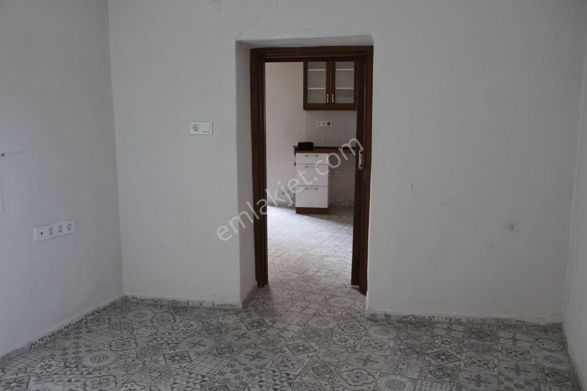 Ayvada'dan Ayvalık Merkez'de Deniz Manzaralı 2 Katlı 2+1 Taş Ru Evi - Görsel 12