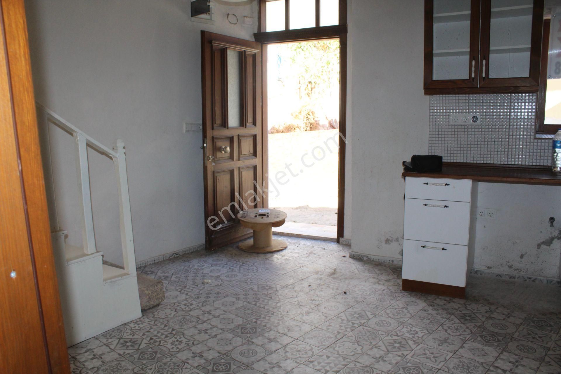 Ayvada'dan Ayvalık Merkez'de Deniz Manzaralı 2 Katlı 2+1 Taş Ru Evi - Görsel 9