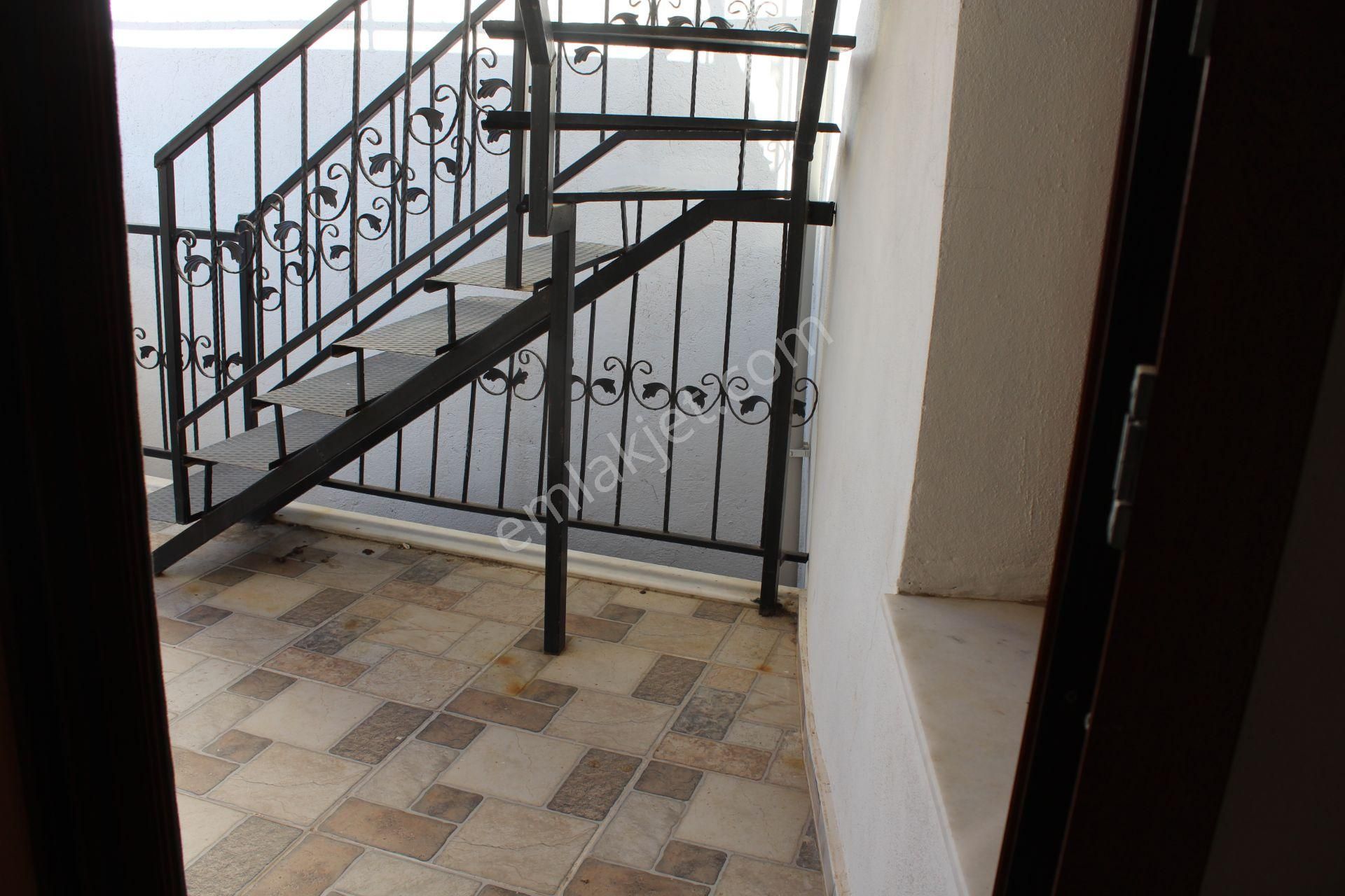 Ayvada'dan Ayvalık Merkez'de Deniz Manzaralı 2 Katlı 2+1 Taş Ru Evi - Görsel 23