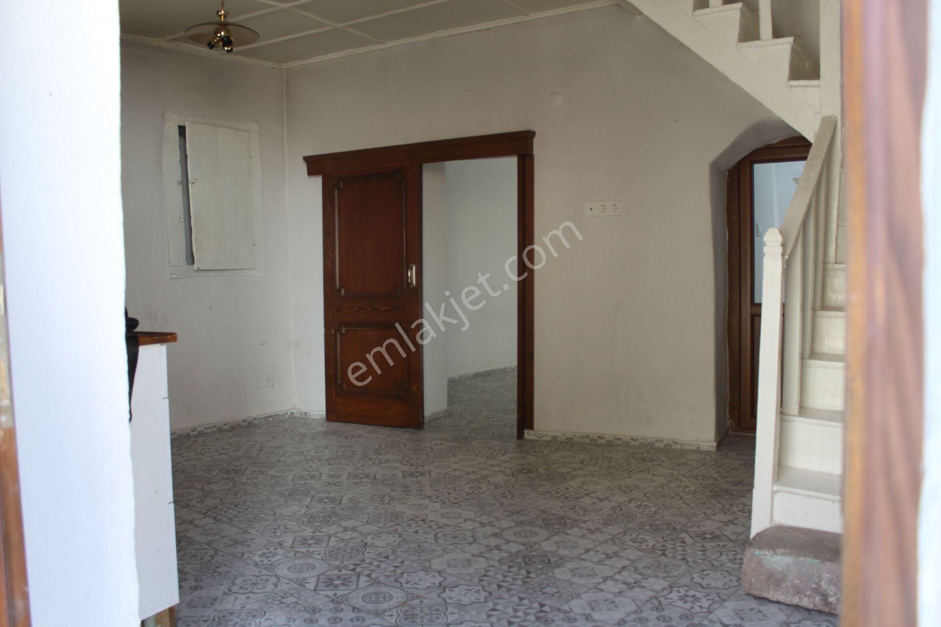 Ayvada'dan Ayvalık Merkez'de Deniz Manzaralı 2 Katlı 2+1 Taş Ru Evi - Görsel 4