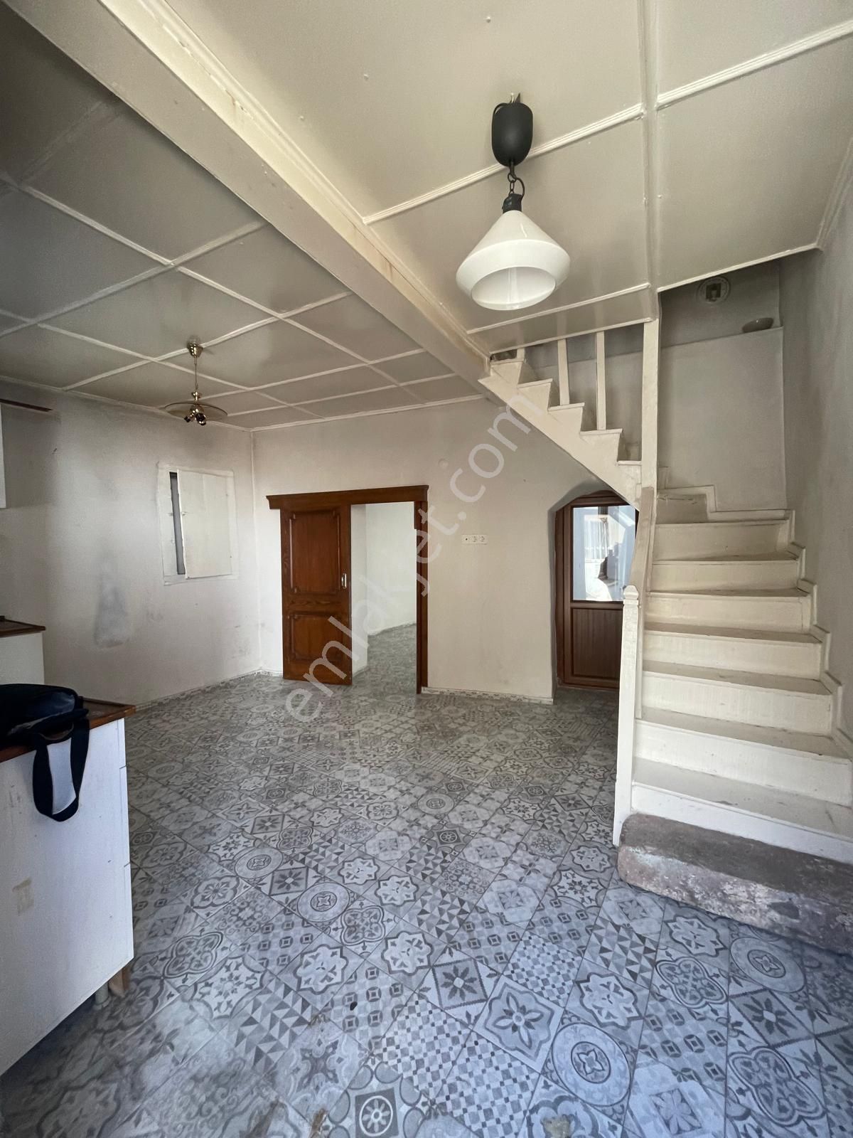 Ayvada'dan Ayvalık Merkez'de Deniz Manzaralı 2 Katlı 2+1 Taş Ru Evi - Görsel 5