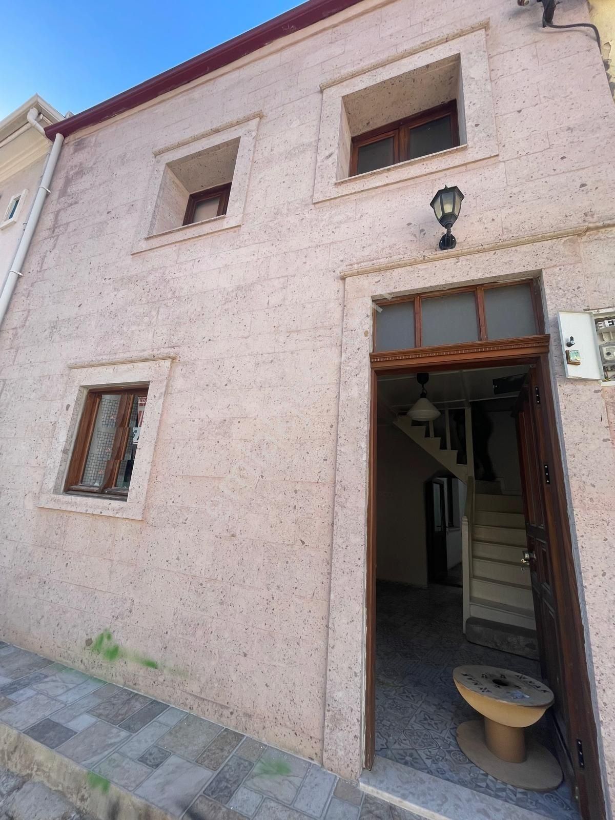 Ayvada'dan Ayvalık Merkez'de Deniz Manzaralı 2 Katlı 2+1 Taş Ru Evi - Görsel 2