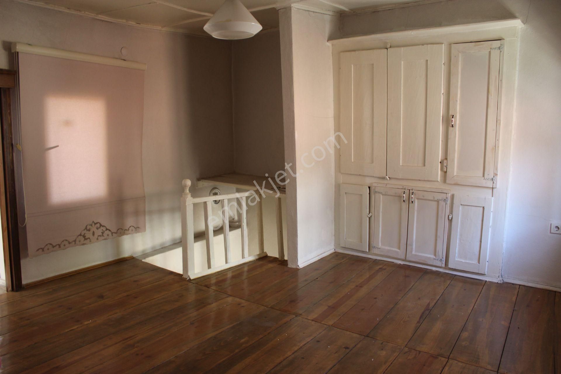 Ayvada'dan Ayvalık Merkez'de Deniz Manzaralı 2 Katlı 2+1 Taş Ru Evi - Görsel 16