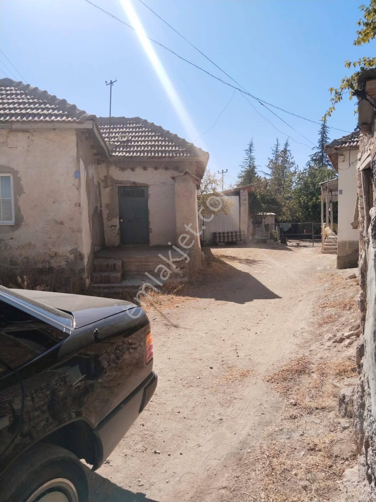 Yücel Emlaktan Karaman Kisecik Köyünde Satılık Ev Ambar Ve Arsası - Görsel 8