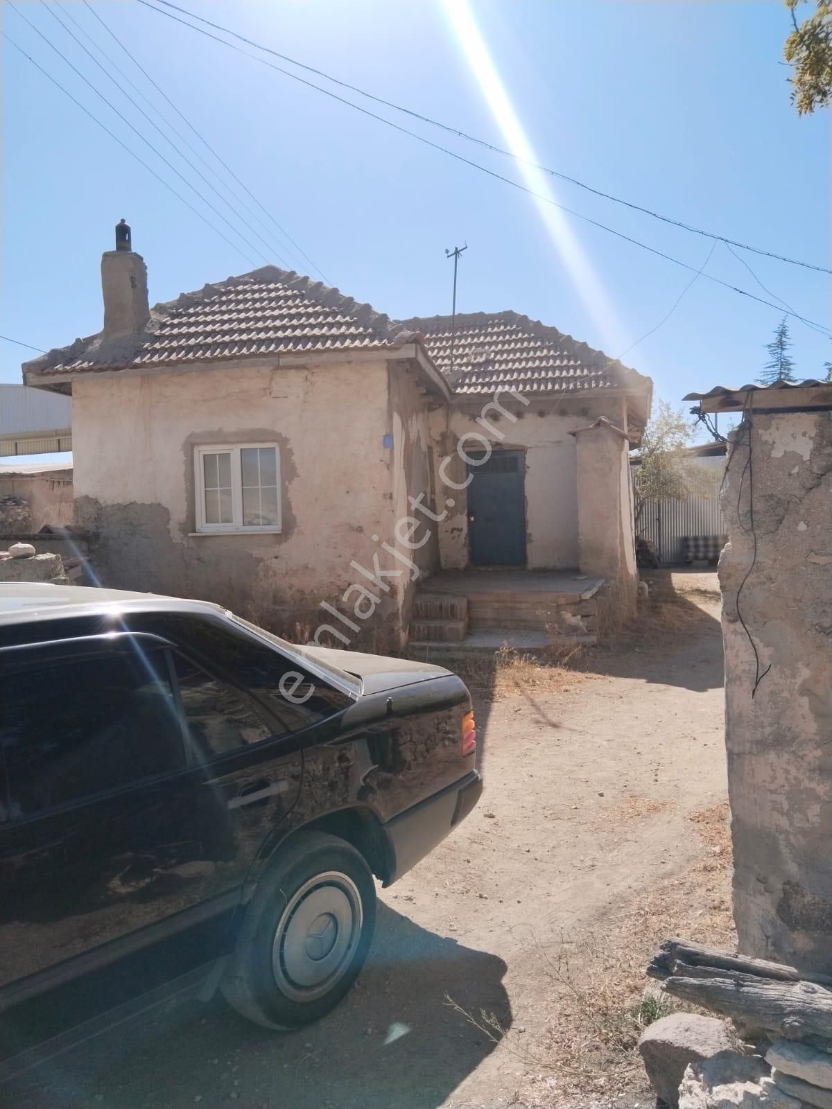 Yücel Emlaktan Karaman Kisecik Köyünde Satılık Ev Ambar Ve Arsası - Görsel 6