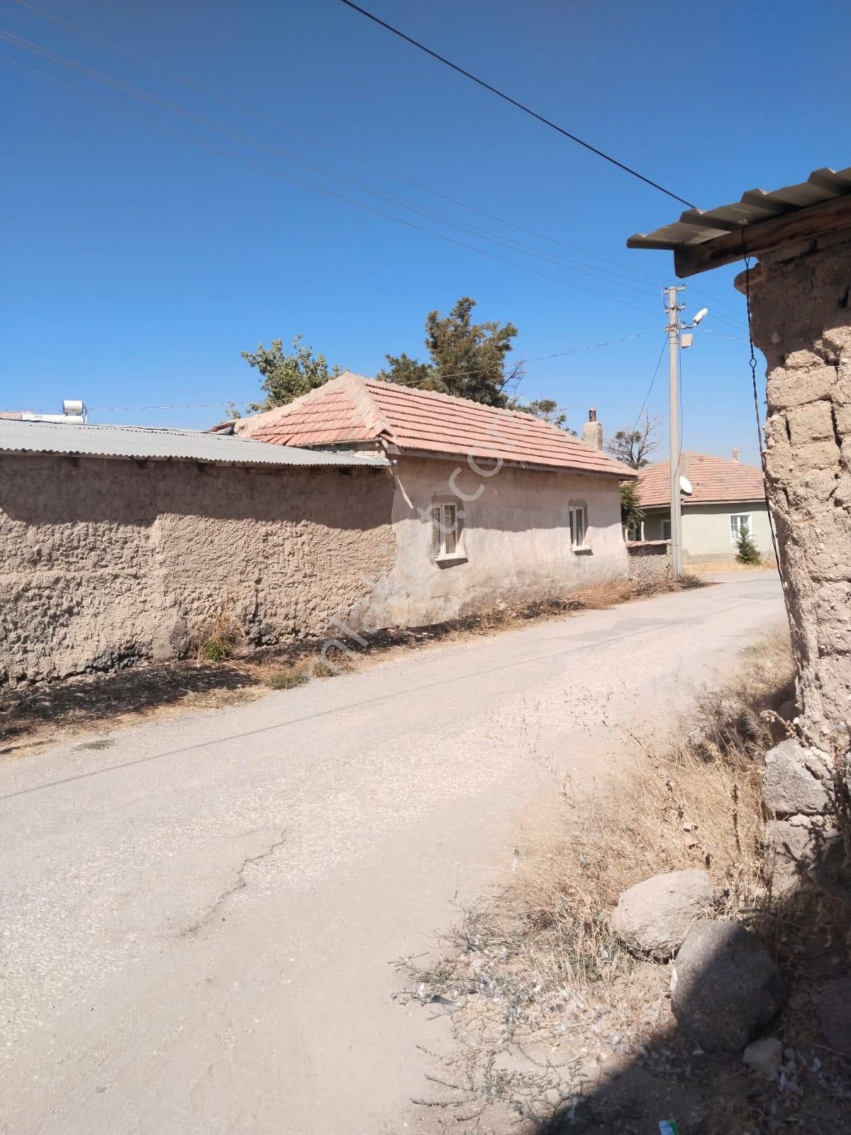 Yücel Emlaktan Karaman Kisecik Köyünde Satılık Ev Ambar Ve Arsası - Görsel 5