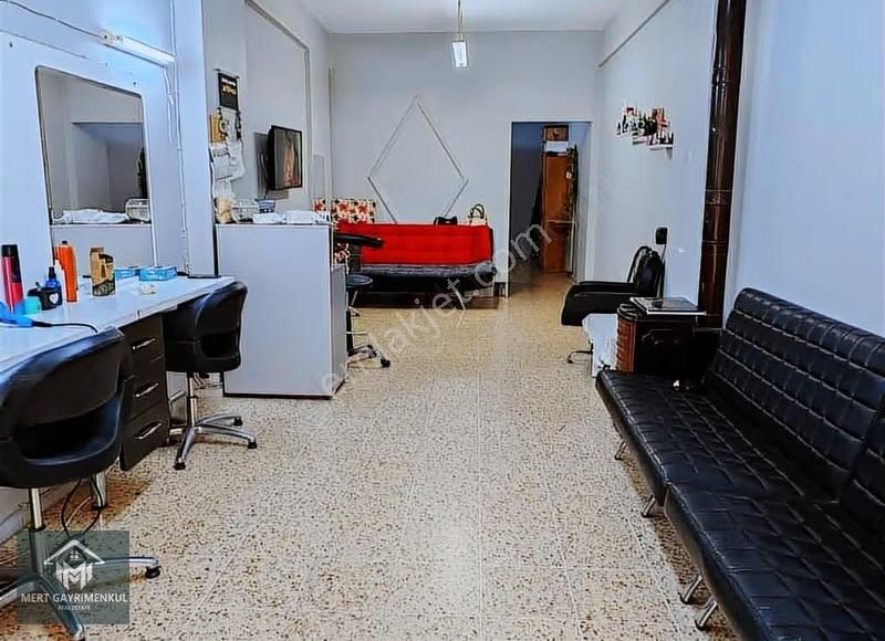 Lise Yolunda İşlek Noktada Satılık Dükkan - Görsel 6