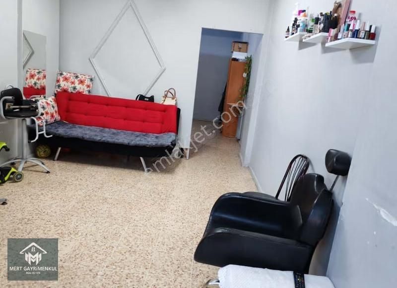 Lise Yolunda İşlek Noktada Satılık Dükkan - Görsel 4