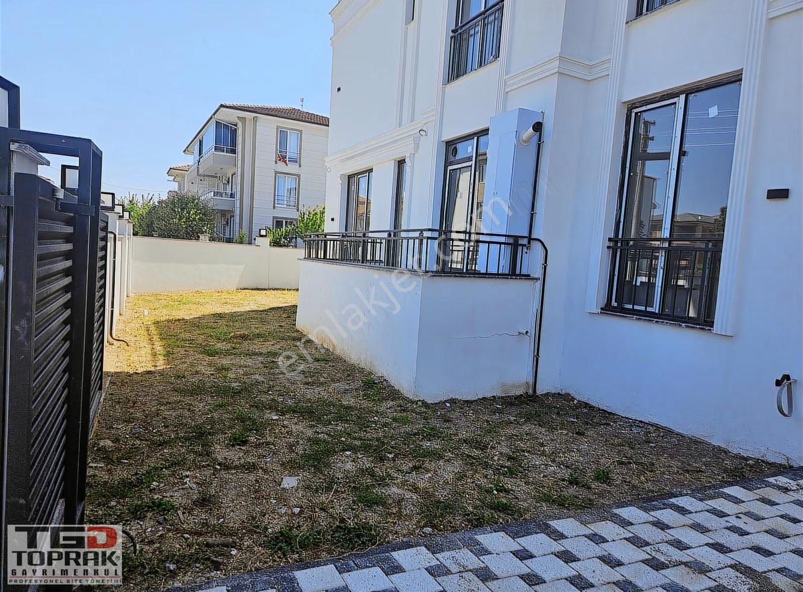 Yazlıkta Müstakil 6+1 Kiralık Villa - Görsel 19