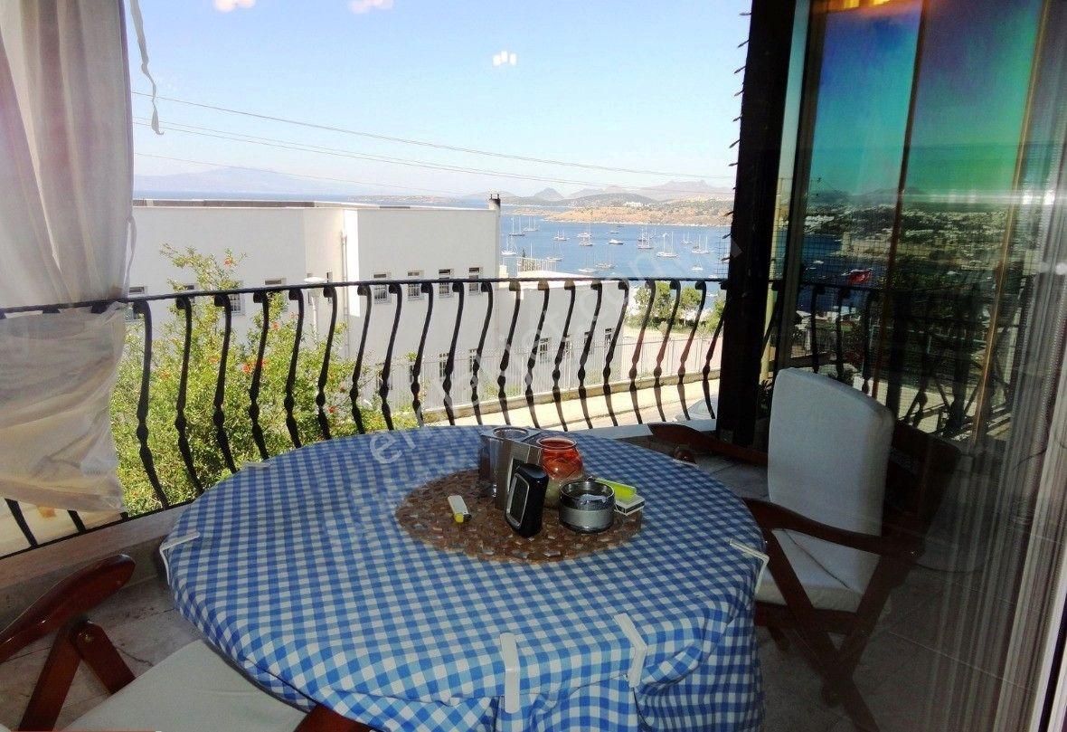 Bodrum Merkez’de, Kale Ve Deniz Manzaralı Bahçeli Dubleks Villa!