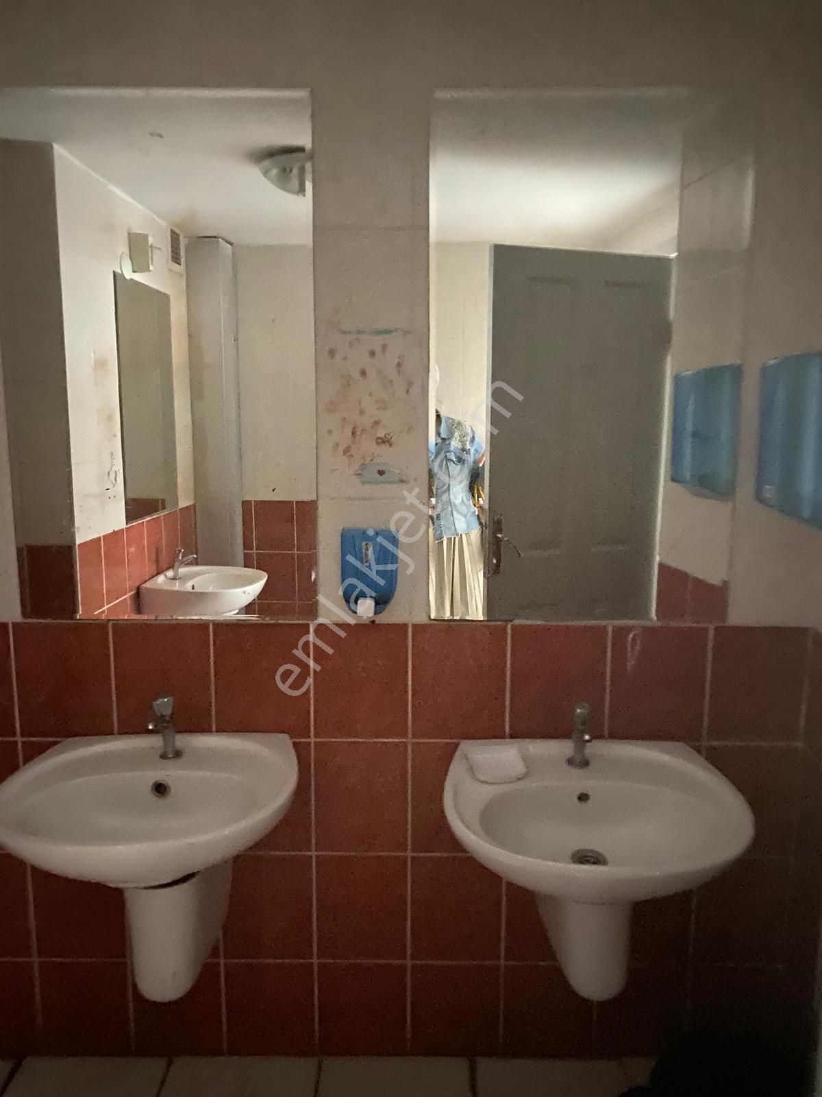 Gaziosmanpaşa Merkez Mahallesinde Her Kat 500m2 5 Katlı Binanın 4 Katı Kurumsal Kiralıktır - Görsel 17