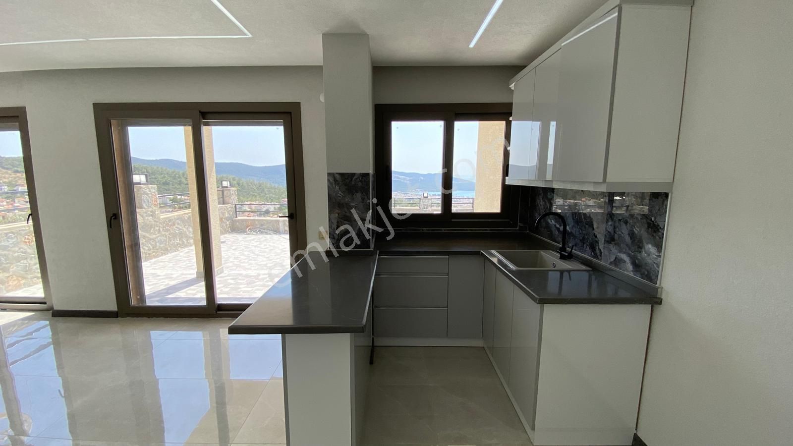 Didim Akbükte Hakim Tepede Full Manzaralı Lüks Villa - Görsel 24